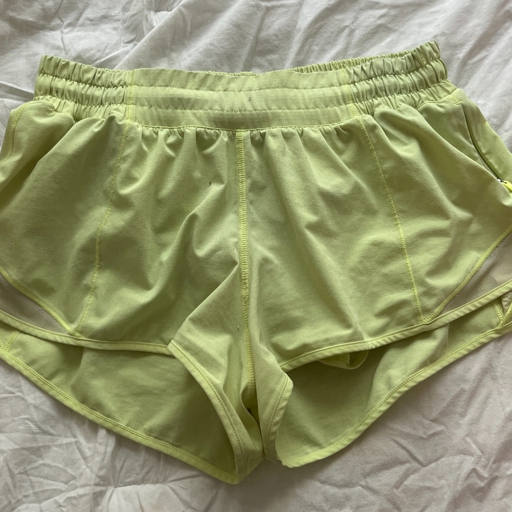 Lululemon hotty hot shorts 2.5"